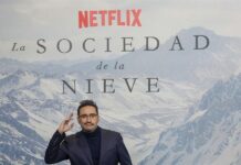director J.A. Bayona durante el estreno de su nueva película, La sociedad de la nieve